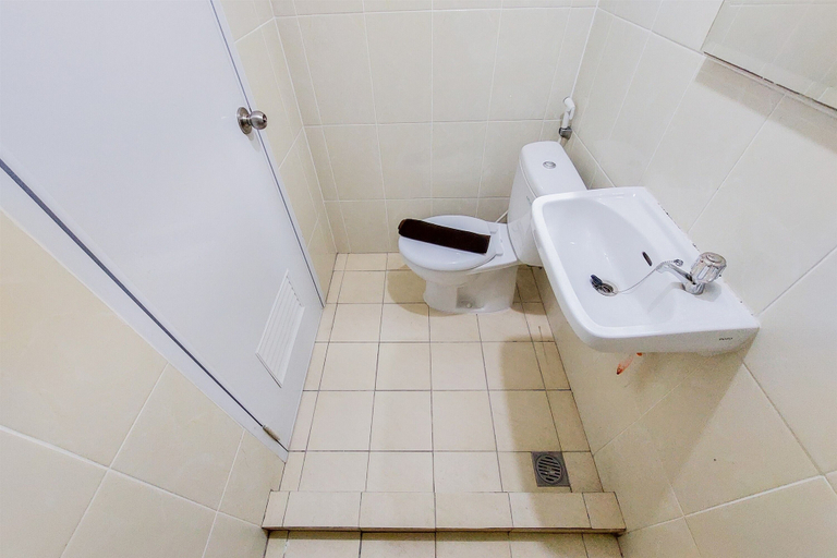 Bathroom 5, Cozy Stay Studio Apartment At M-Town Residence, Tangerang