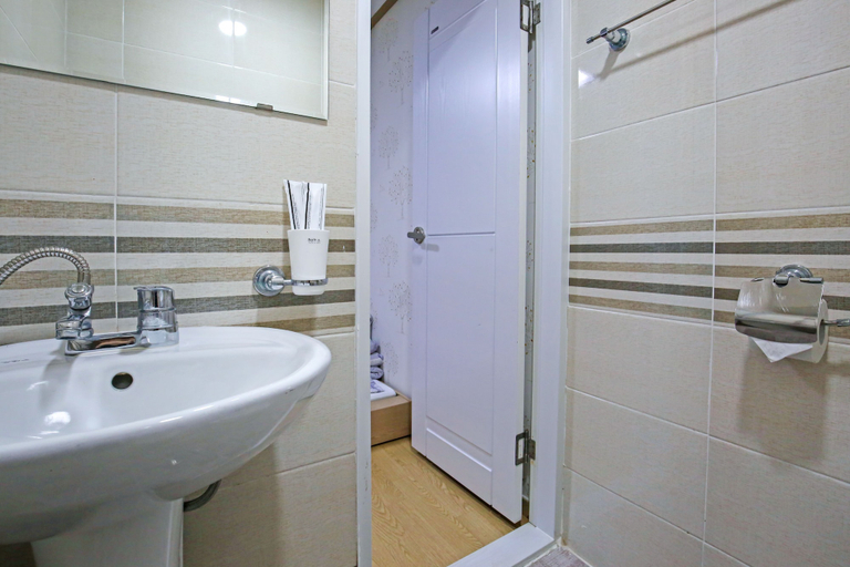 Bathroom 4, Dashim Guest House, Gunsan