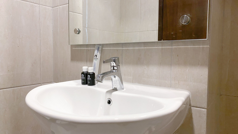 Bathroom 5, Good And Comfy 1Br (No Kitchen) At Citra Living Apartment, Jakarta Barat