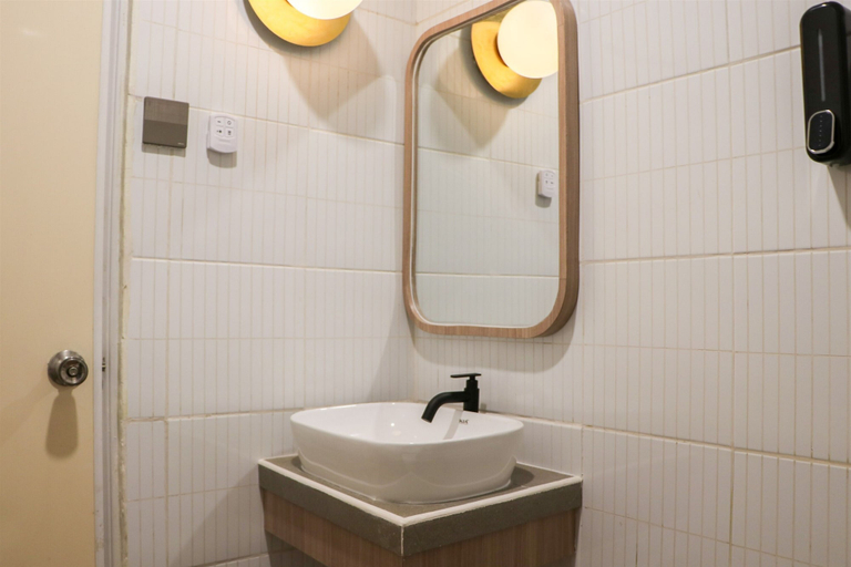 Bathroom 2, Brand New 2Br At Tamansari Panoramic Apartment, Bandung