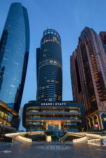 Exterior & Views 16