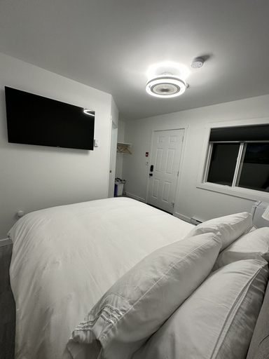 Bedroom 2, South Shore Motel, Cowichan Valley