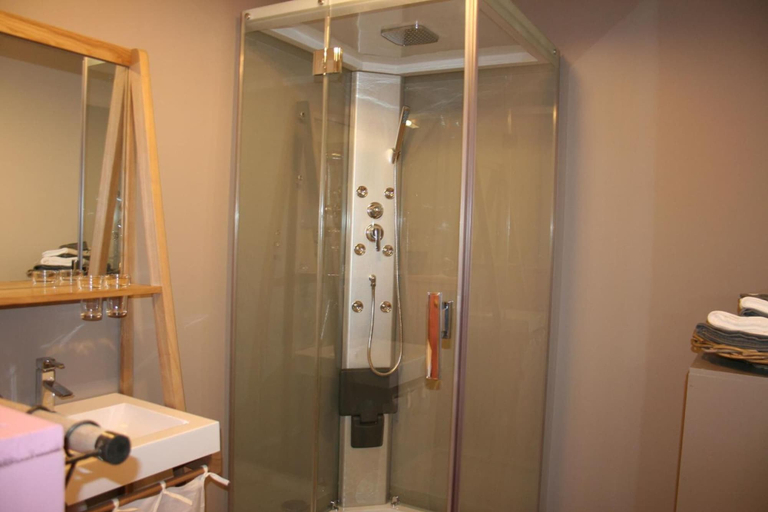 Bathroom, Yourte au Paradis, Deux-Sèvres