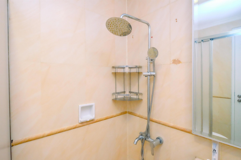 Bathroom 3, Elegant And Comfort 2Br Apartment At Fx Residence, Jakarta Pusat