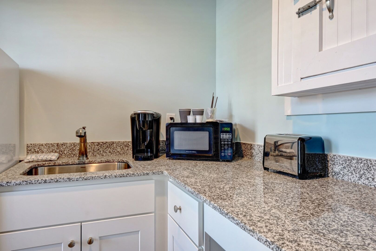 Others 5, Loggerhead Inn & Suites, Pender