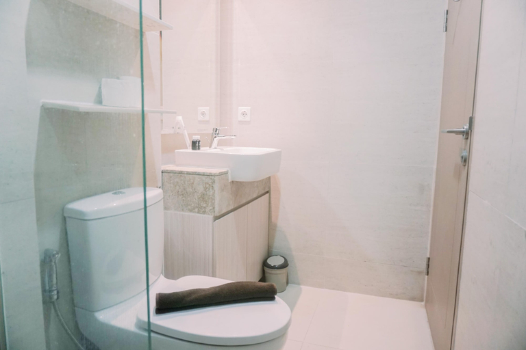 Bathroom 3, Homey And Warm Studio At 28Th Floor Gold Coast Apartment, Jakarta Utara