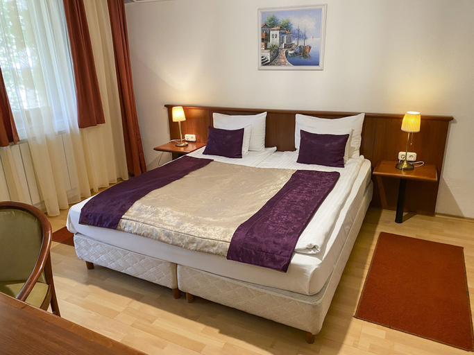 Bedroom 3, Gold Apartments, Budapesti