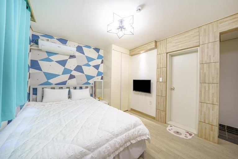 Others 3, Namhae White Pension, Namhae