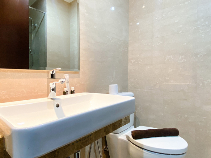 Bathroom 2, Good Deal And Comfortable Studio Menteng Park Apartment, Central Jakarta