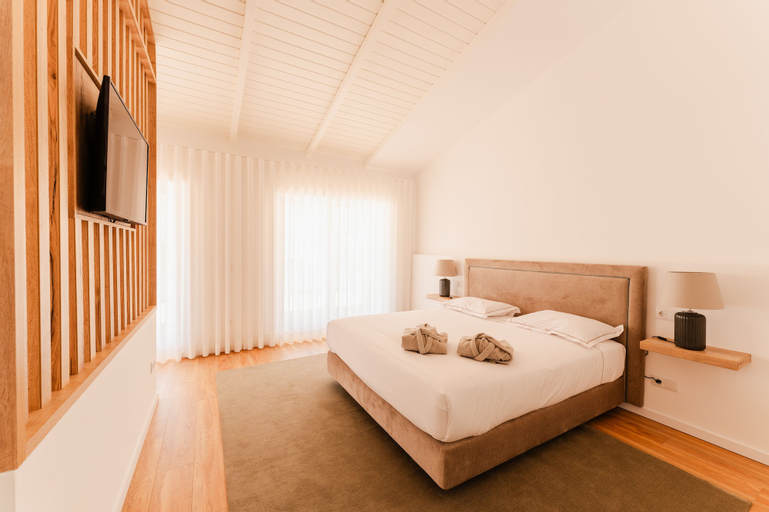 Villa dos R's, Avis