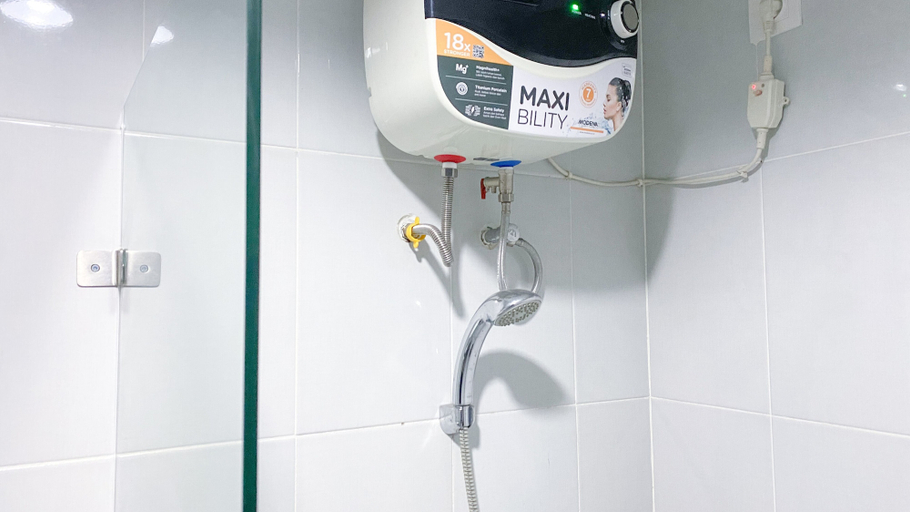 Bathroom 2, Simply Look Studio At Casa De Parco Apartment, Tangerang