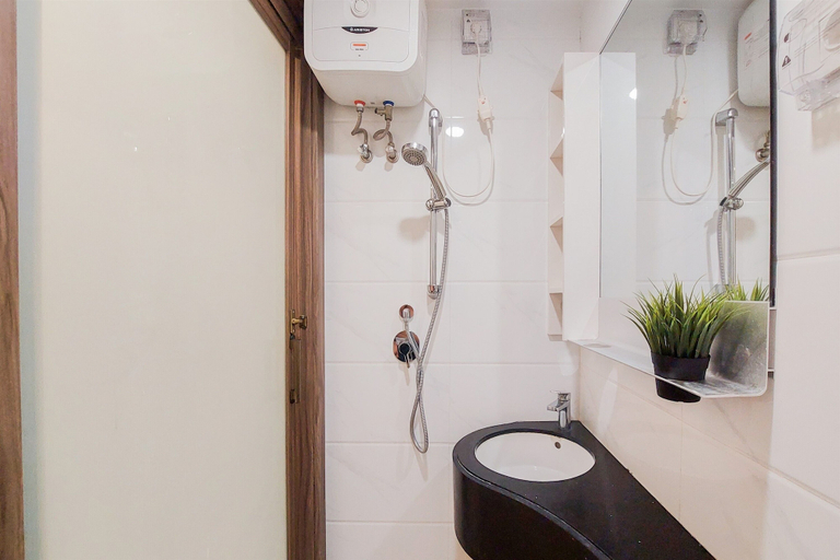 Bathroom 2, Comfy And Homey Studio At Sky House Bsd Apartment, Tangerang Selatan