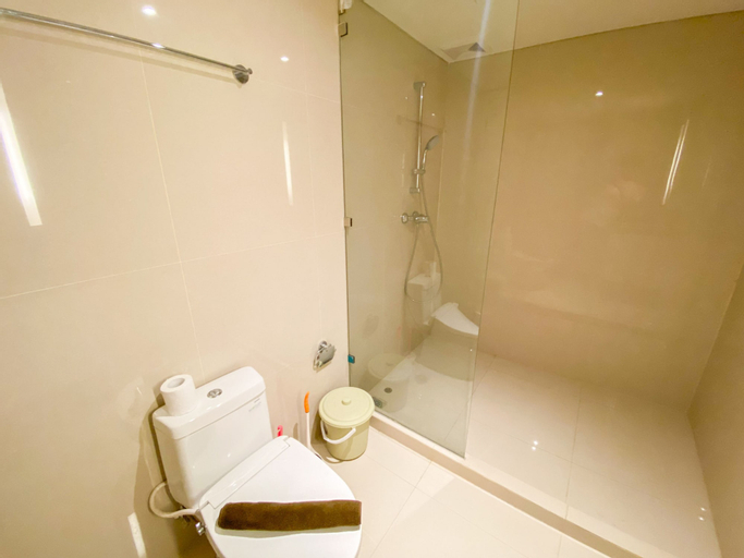 Bathroom 3, Best Deal And Strategic 2Br Marquis De Lafayette Apartment, Semarang