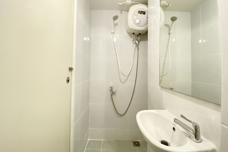Bathroom 3, Relaxing Studio At 19Th Floor Tokyo Riverside Pik 2 Apartment, Tangerang
