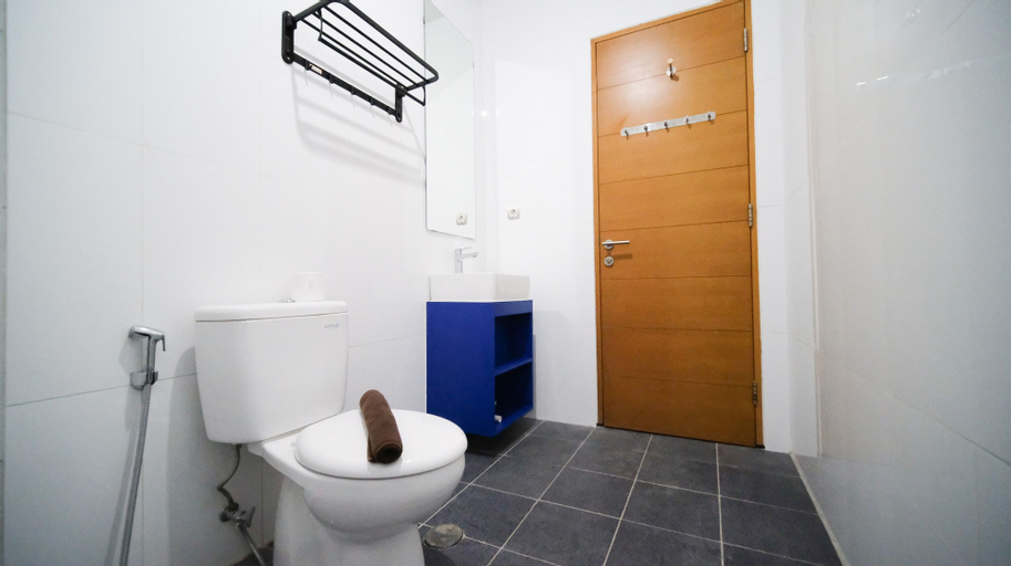 Bathroom 5, Best Choice And Spacious 1Br Apartment At Aryaduta Residence Surabaya, Surabaya