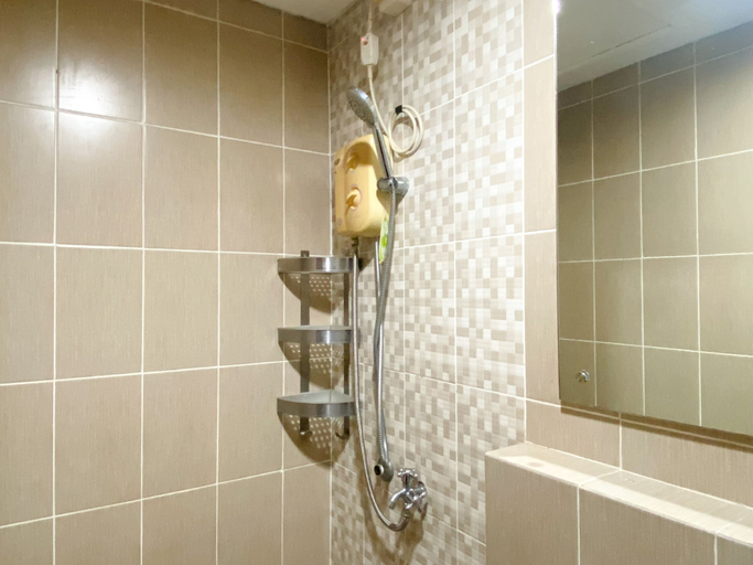 Bathroom 5, Restful And Tidy Studio At Enviro Apartment, Cikarang