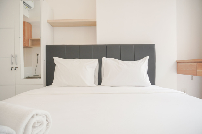 Bedroom 5, Pleasurable and Tidy Studio Tokyo Riverside PIK 2 Apartment By Travelio, Tangerang