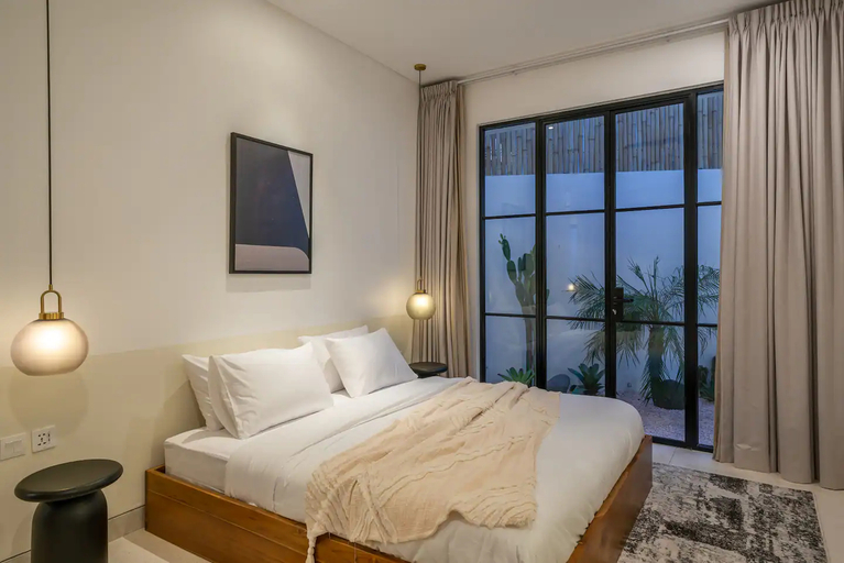 Bedroom 2, Casa Embra: Chic & Tropical 4-Bedroom Villa in Central Berawa, Badung