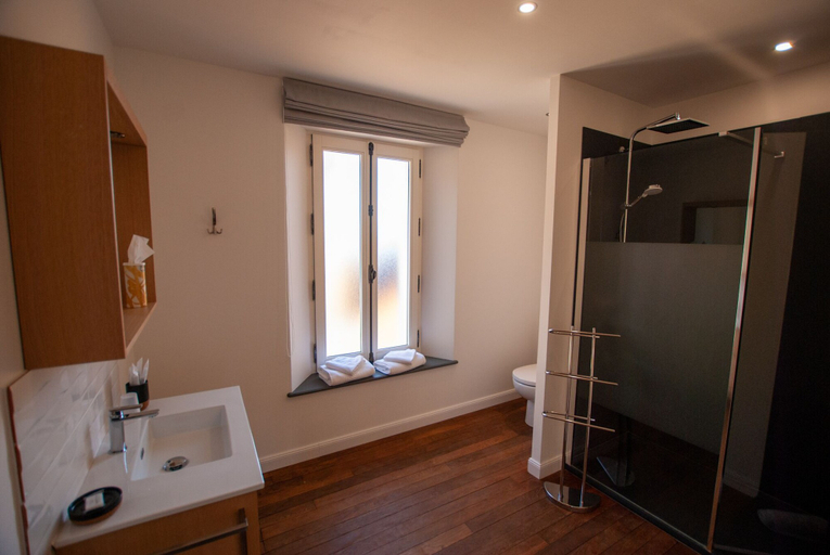 Bathroom 5, La Goutte d'Or, Marne