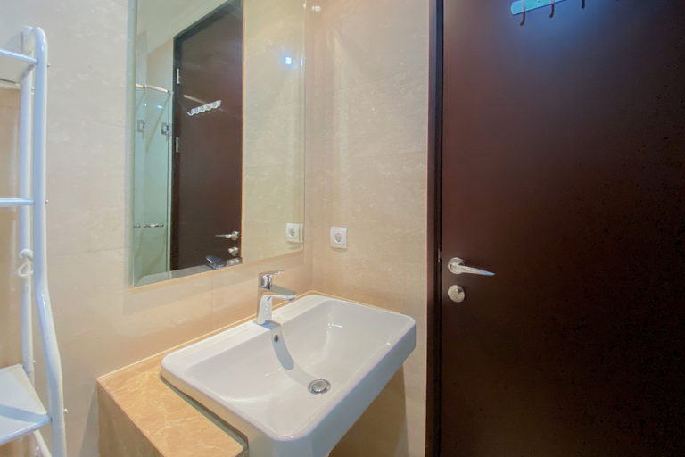 Bathroom 3, Good Choice And Elegant Studio Menteng Park Apartment, Jakarta Pusat