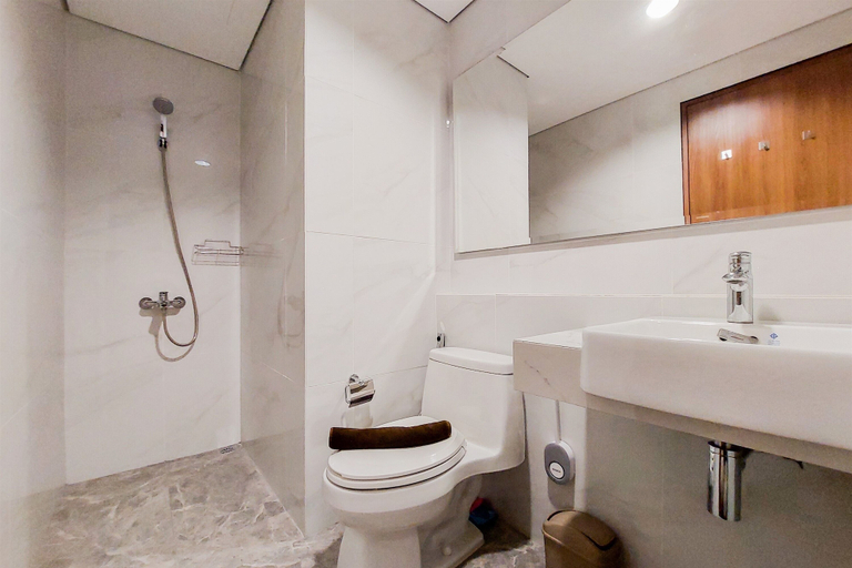 Bathroom 2, Cozy And Elegant 1Br The Smith Alam Sutera Apartment, Tangerang