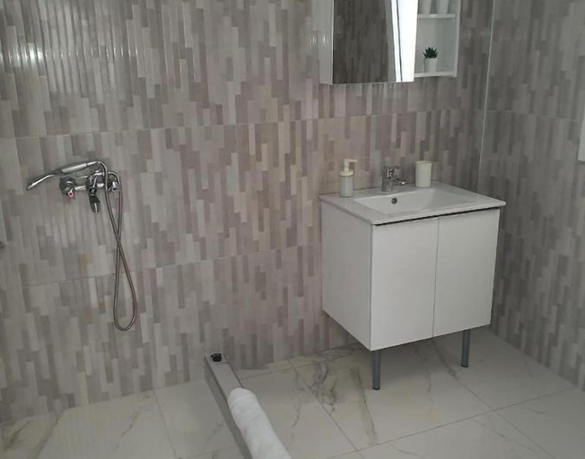 Bathroom 5, MEDUSA BOUTIQUE, Attica