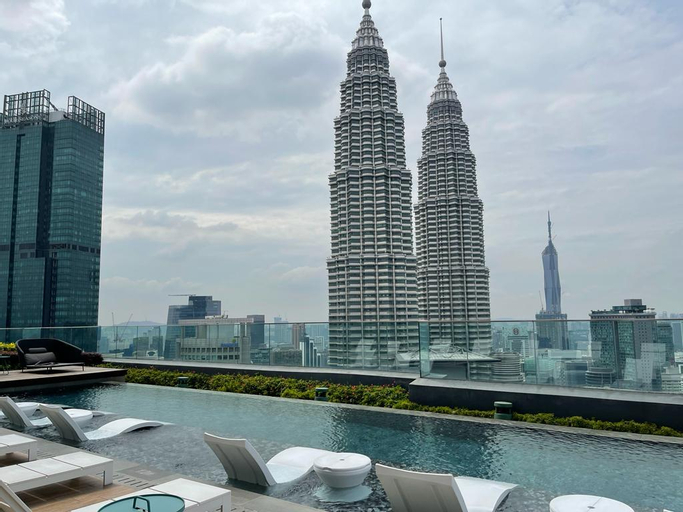 Exterior & Views 28