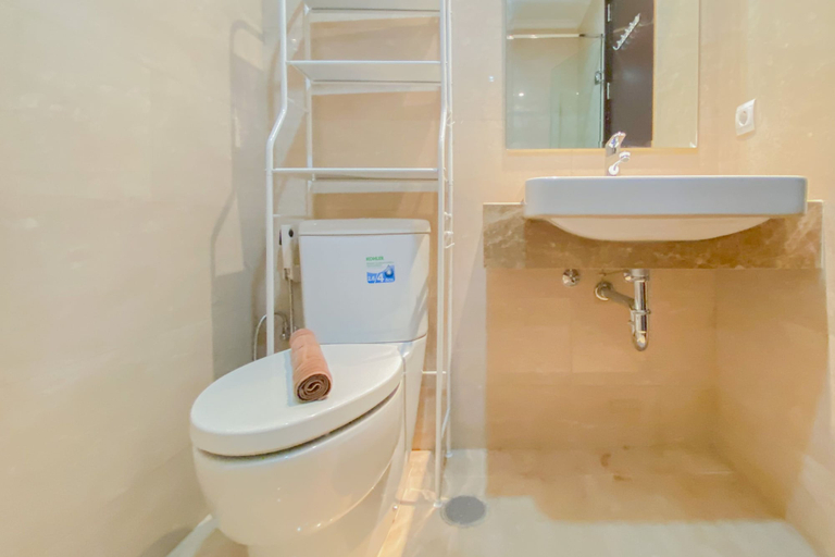 Bathroom 3, Good Choice And Elegant Studio Menteng Park Apartment, Central Jakarta