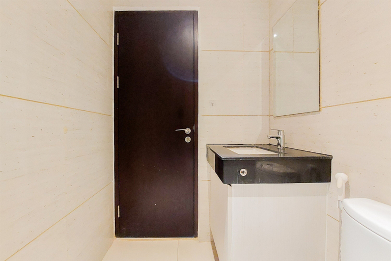 Bathroom 2, Good Choice And Comfortable Studio Brooklyn Alam Sutera Apartment, Tangerang