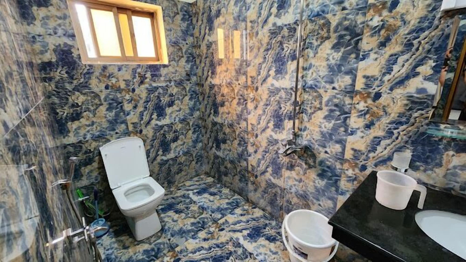 Bathroom 3, Hard Rock Lodge, Islamabad