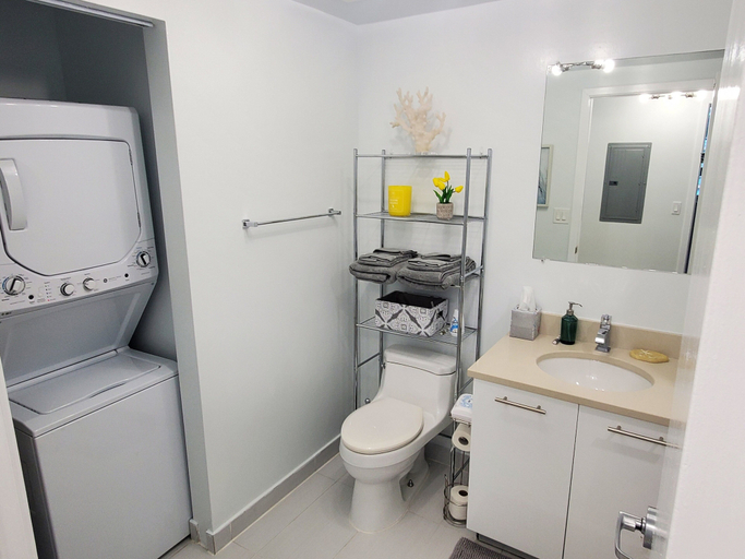 Bathroom 4, Midblock Miami, Miami-Dade