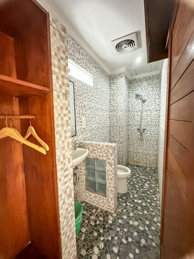 Bathroom 22