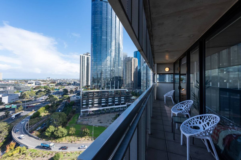 Others 2, Stylish 2-bed Apt in Southbank With Parking, Melbourne
