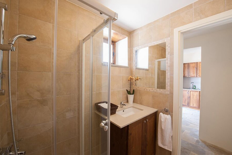 Bathroom 4, Ktima 1937 Kannides