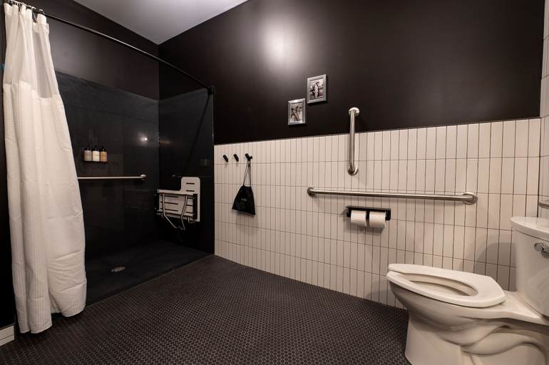 Bathroom 5, Arch and Cable Hotel, Blue Earth