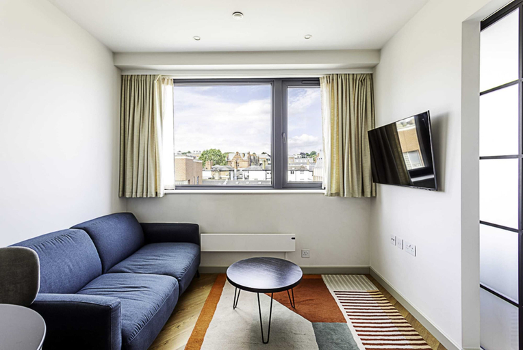 Others 5, 1-bed Apartment: Close to Wimbledon Station, London