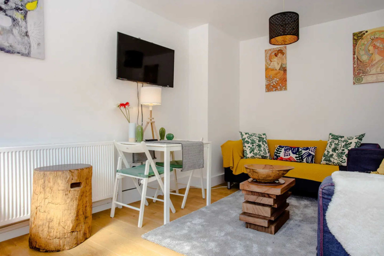 Others 3, Stylish 4BD House With Private Garden - Stratford, London
