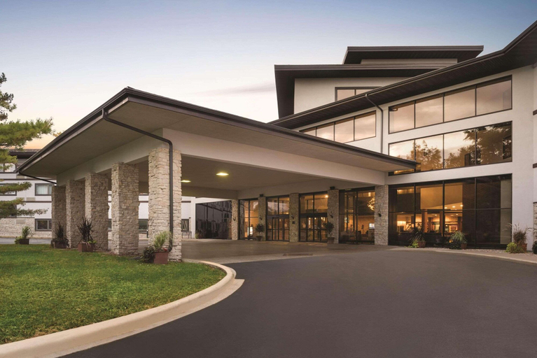 Exterior & Views 2, Oneida Casino Hotel, Brown