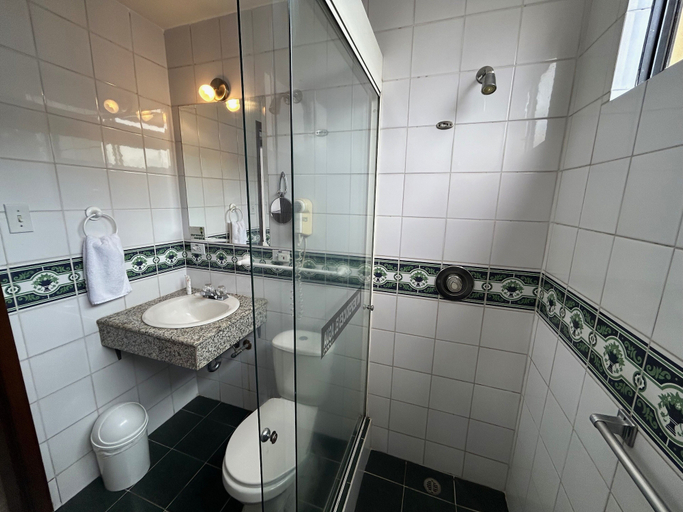 Bathroom 3, Stanford Suites Hotel, Quito