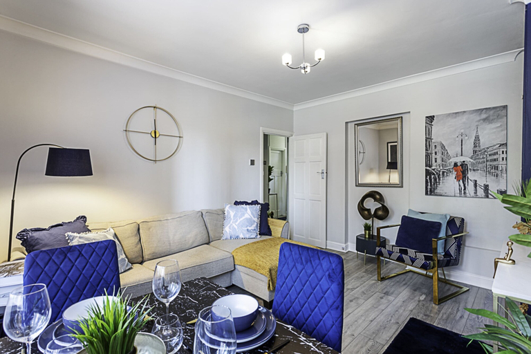 Others 4, Chic High Spec Apartment Near Central London, London
