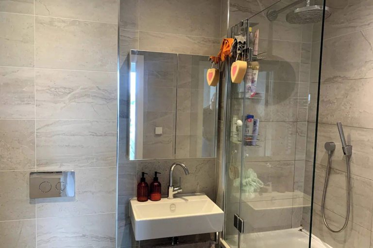 Bathroom 3, Stylish 2BD Flat With Private Balcony - Battersea, London
