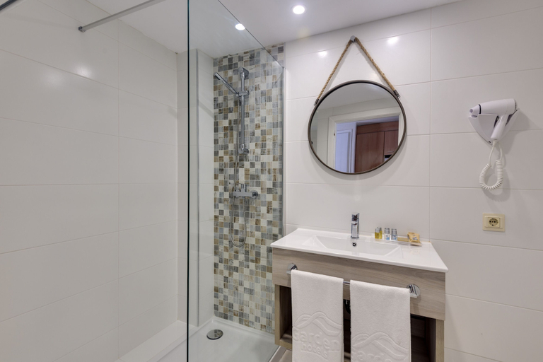 Bathroom 5, Aparthotel Green Garden, Baleares