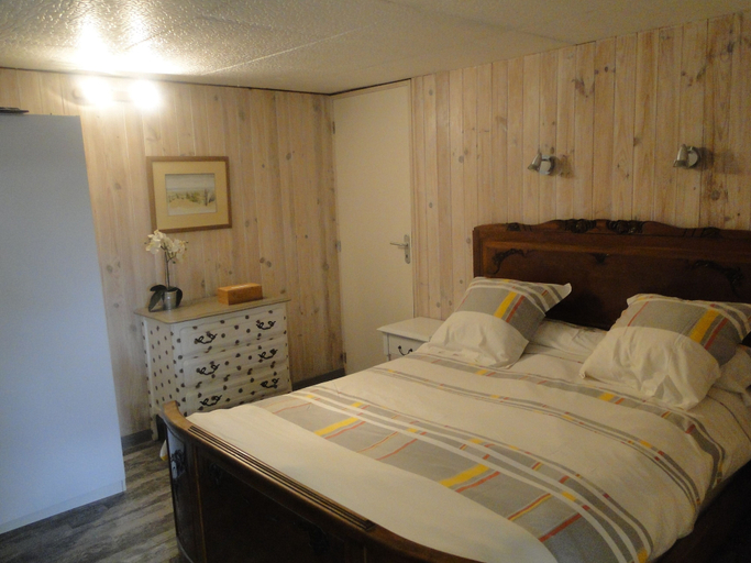 Bedroom 4, La Maison Provençale, Loire
