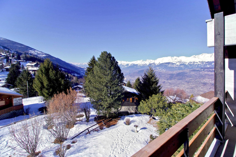 Property grounds 3, Joli Appartement Ensoleillé à Vercorin, Sierre