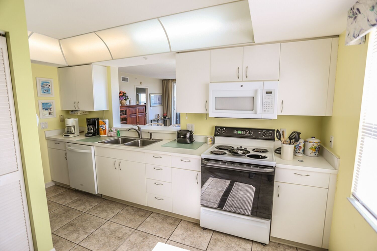 Others 5, Hibiscus 844 by Distinctive Beach Rentals, Lee