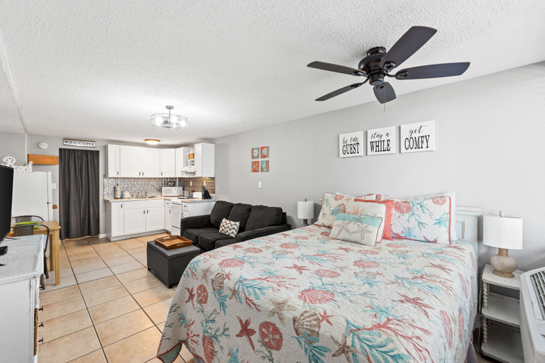 Bedroom 3, Fontainebleau Terrace by Book That Condo, Bay