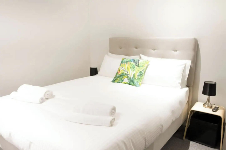 Bedroom 3, Modern + Spacious 2bd/2bath - Stunning City Views!, Melbourne