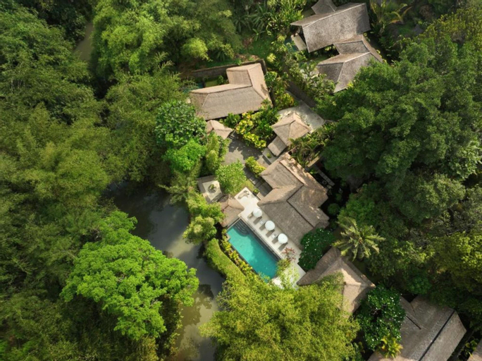 Exterior & Views 21