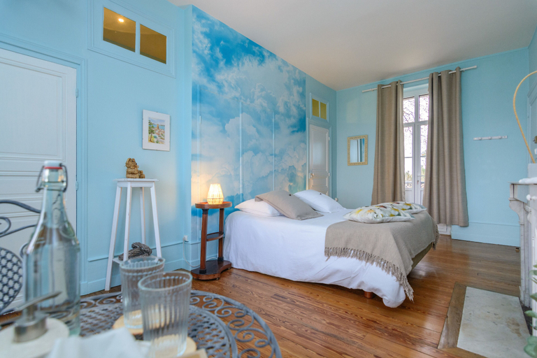 Bedroom 3, Château de la Villeneuve, Saône-et-Loire