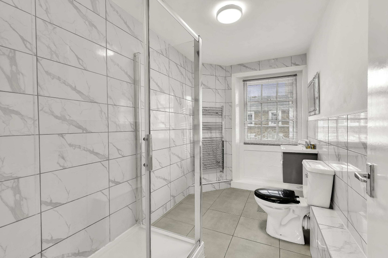 Bathroom, Beautiful And Charming Paddington Apartment, London
